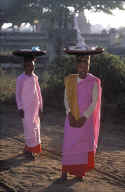 Bagan Nuns.jpg (47784 bytes)