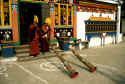 Ghoom Monks.jpg (100050 bytes)