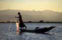 Intha Fisherman.jpg (39965 bytes)