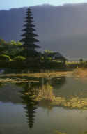 Lake Bratan .jpg (149363 bytes)