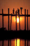 U Bein's Bridge .jpg (32231 bytes)